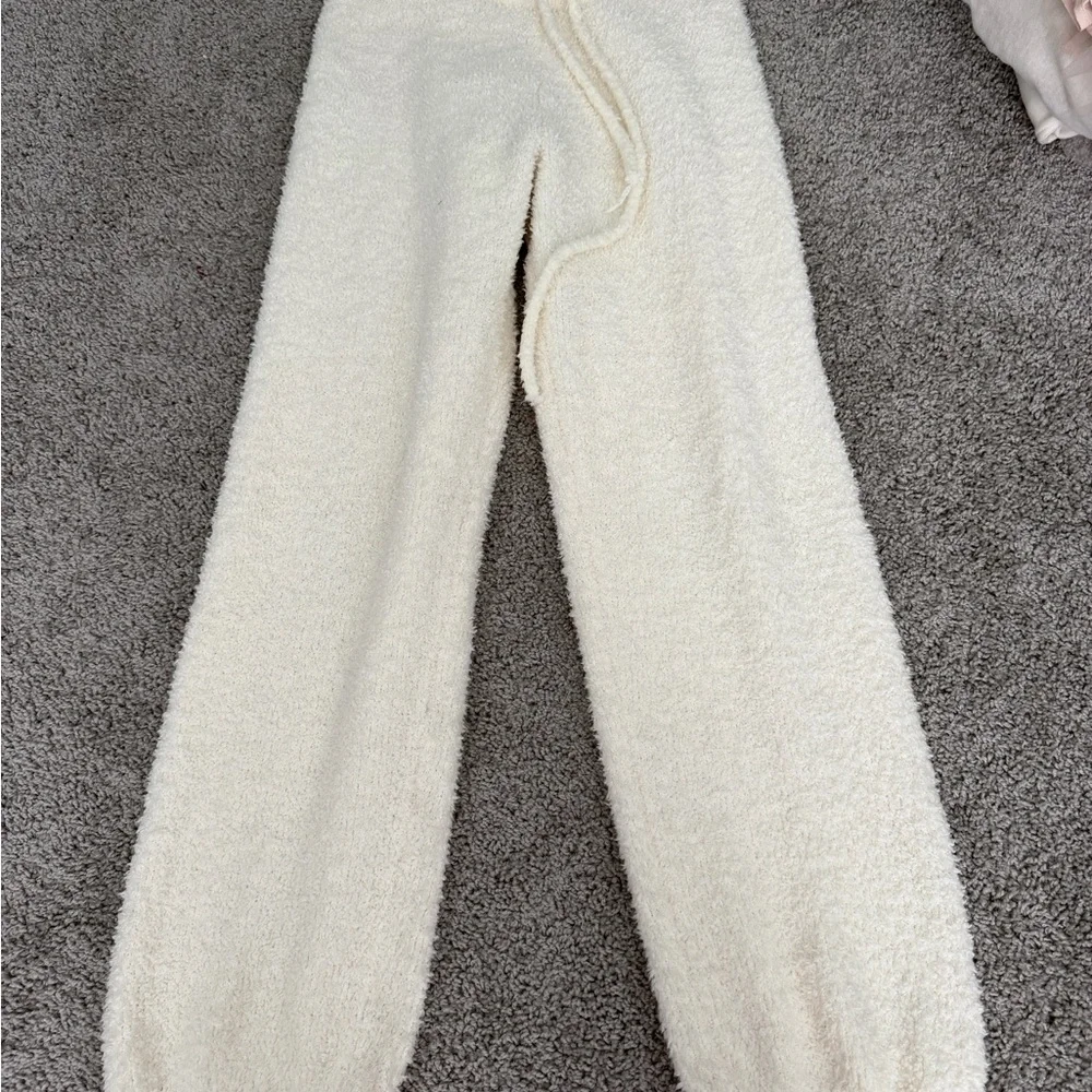 Skims Cozy Cream Fuzzy Knit Joggers - Picture 6 of 10